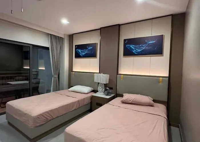 Hotel Peninsula And